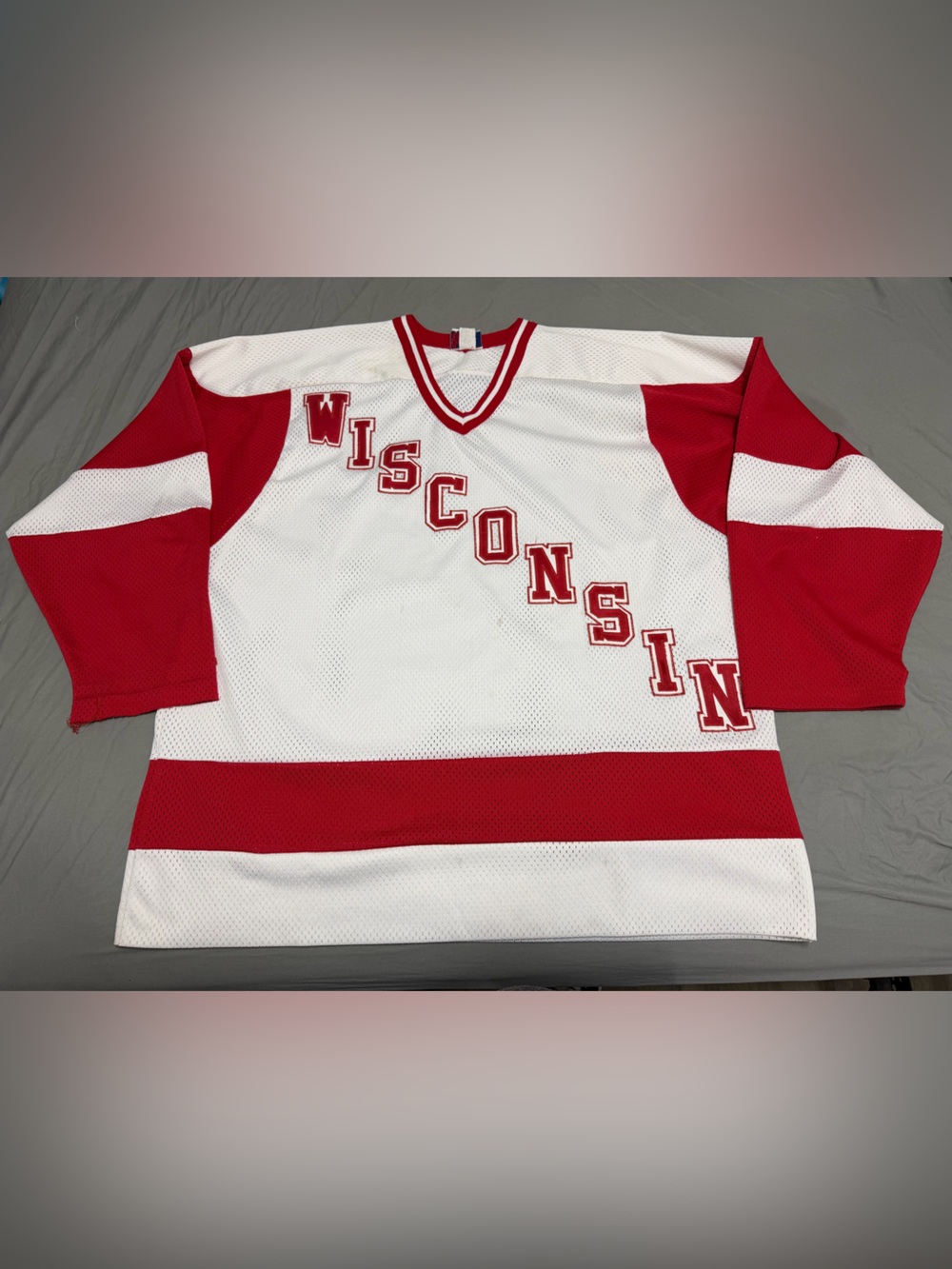 Vtg Wisconsin Badgers Hockey Sand Knit Jersey Koronis White 90s XL MADE IN USA